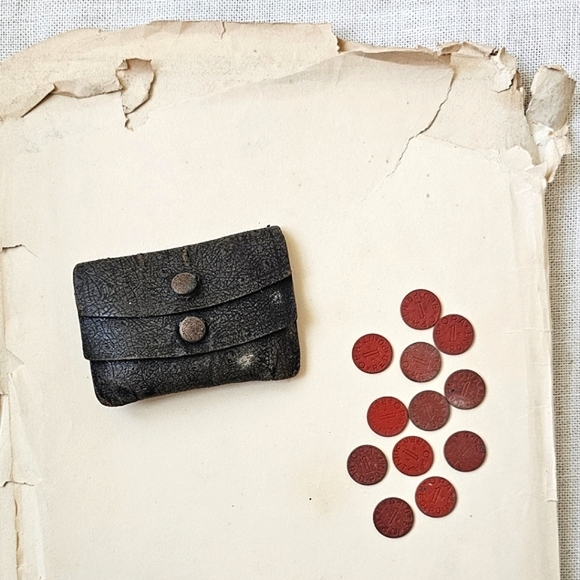 WWII Antique Womens Black Wallet Purse and Lot of 12 OPA Red Point Ration Tokens - Picture 4 of 15